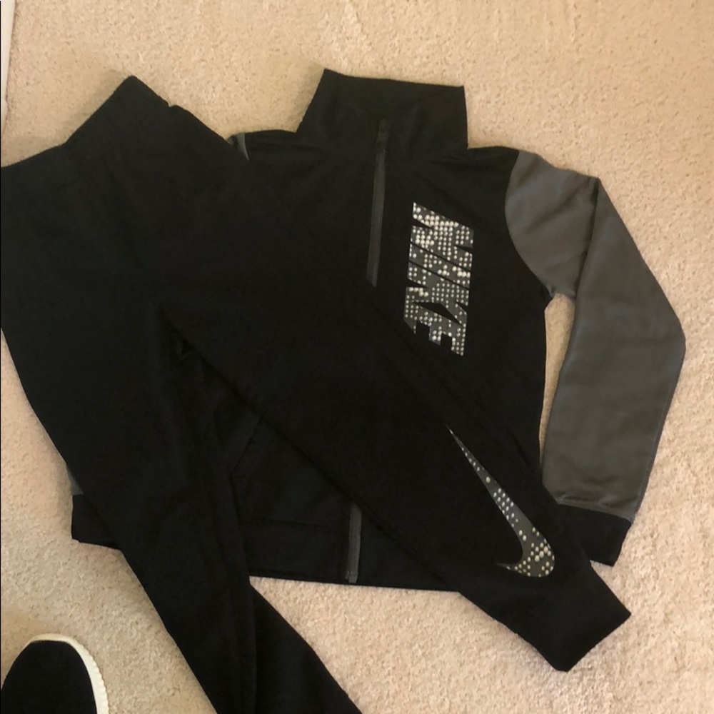 2 piece set. Nike track suit. Size 7/8.